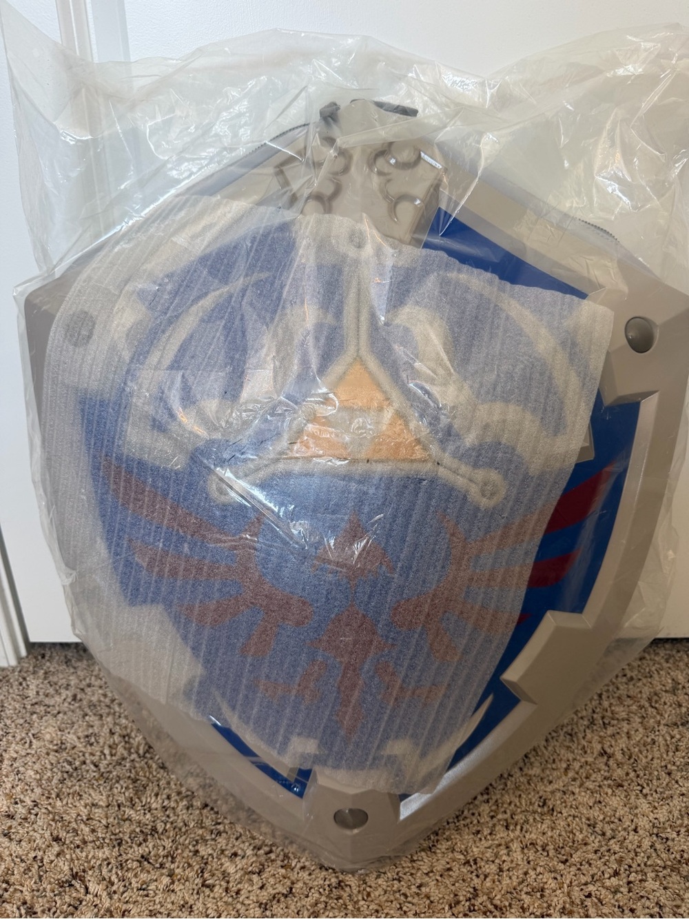 The Legend of Zelda Hylian Shield Hard Backpack Cosplay 2017 ThinkGeek Nintendo